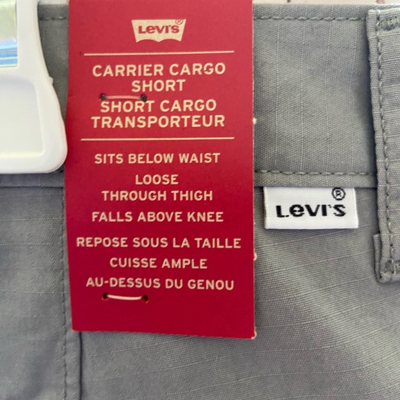 Levi’s 2016 carrier cargo shorts size 40 in grey bnwt - Picture 3 of 3